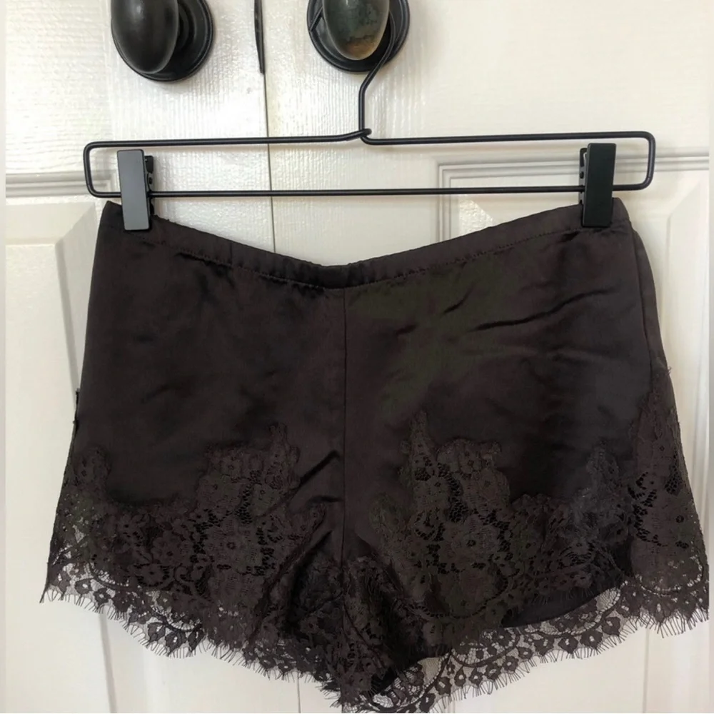 Women’s Black Lace-Trim Shorts by - Picture 4 of 6